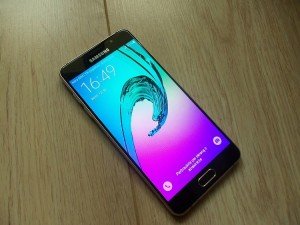 Read more about the article Samsung A5 Gold – pigesnė S7 kopija?