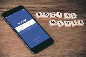 Read more about the article Facebook reklama ir nuomonės formuotojai